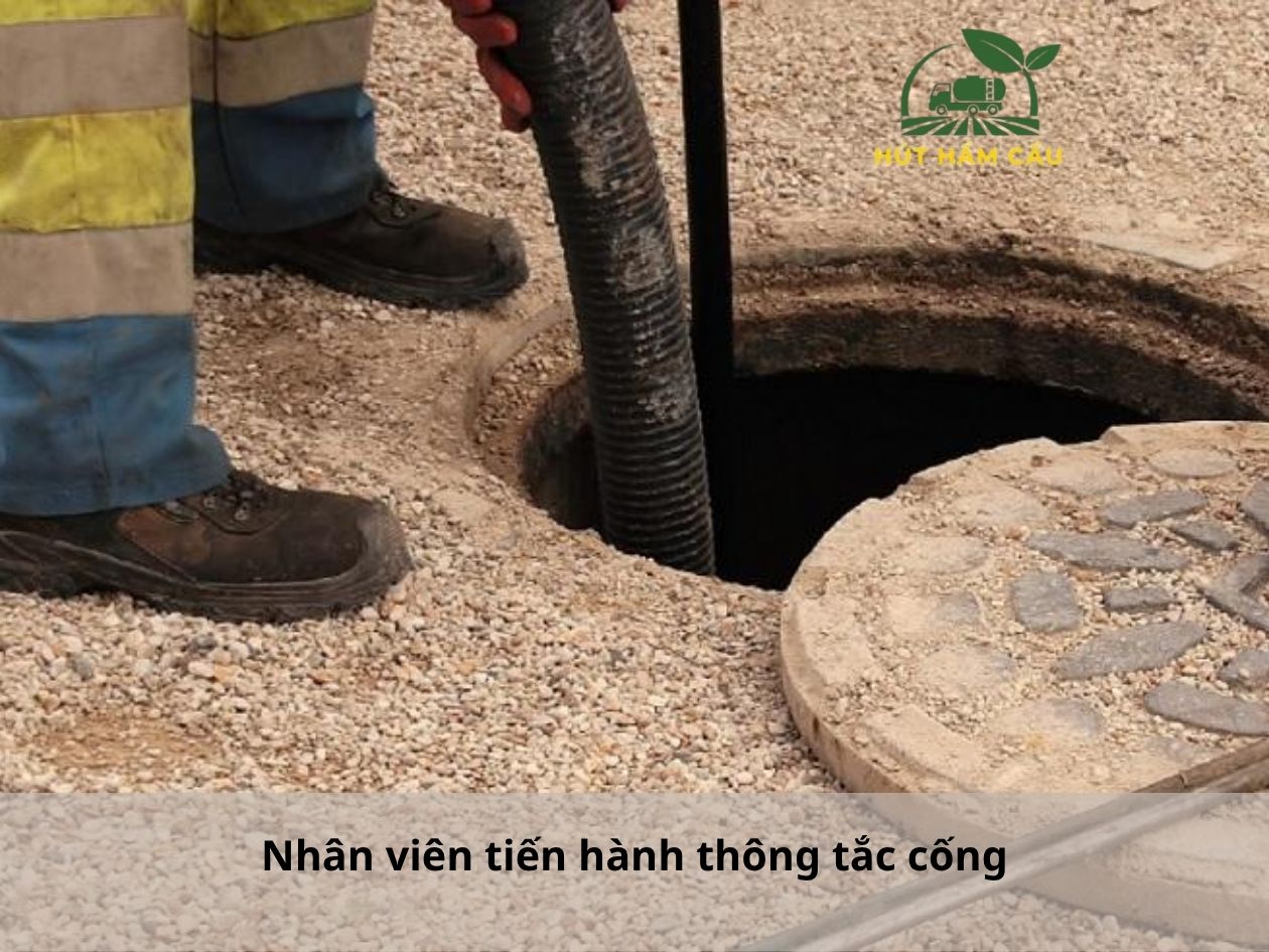 nhân viên thông tắc cống